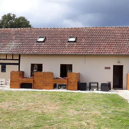 Domaine De La Dijonniere Les Capucines Clémont Exterior photo